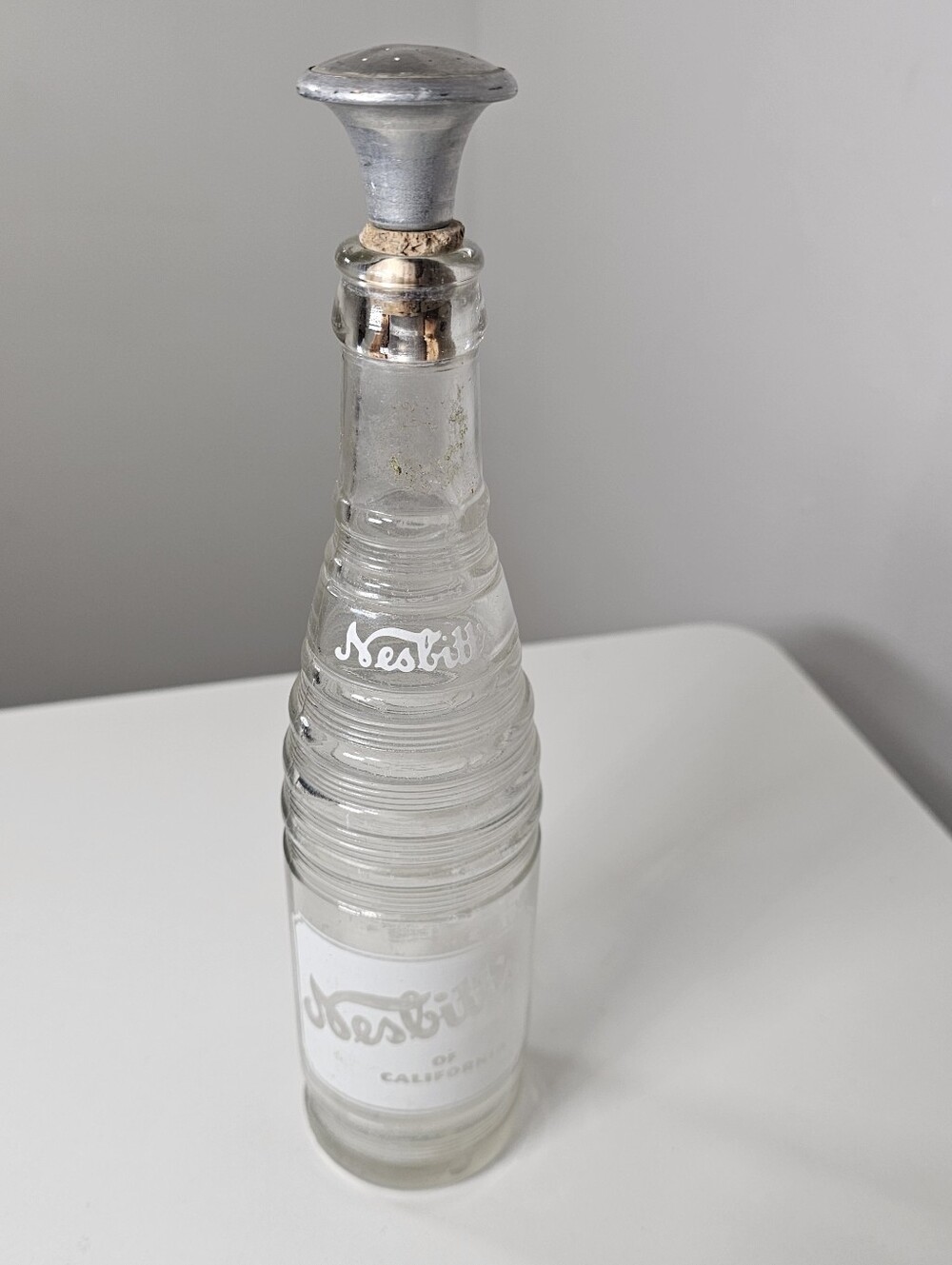 RARE - COLLECTIBLE - NESBITT'S  SODA  BOTTLE - ACL 10 OZ. OTTAWA CANADA ORANGE